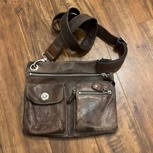 Roots Canada leather crossbody bag in excellent condition